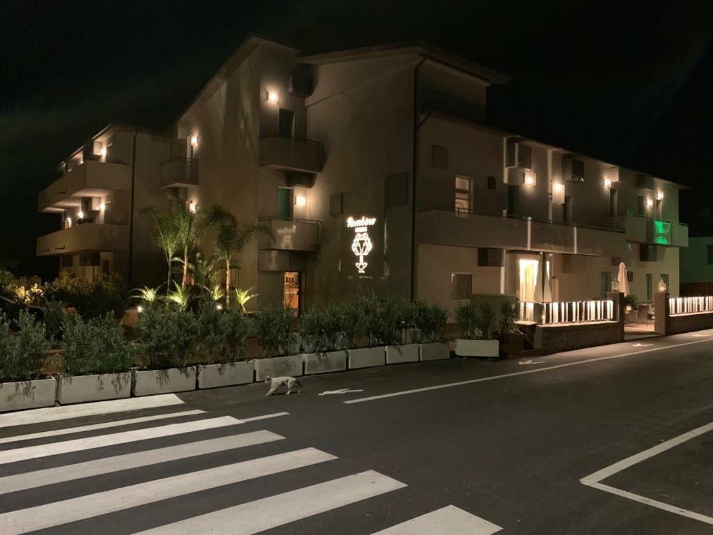 Hotel Rombino فونتيبلاندا المظهر الخارجي الصورة