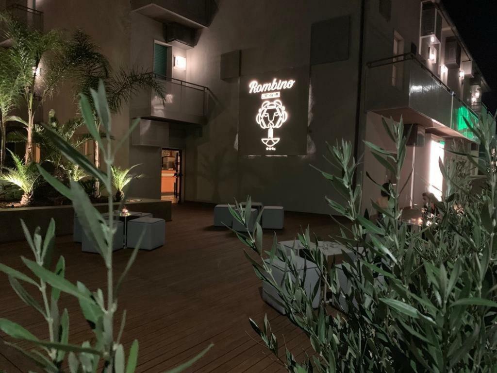 Hotel Rombino فونتيبلاندا المظهر الخارجي الصورة